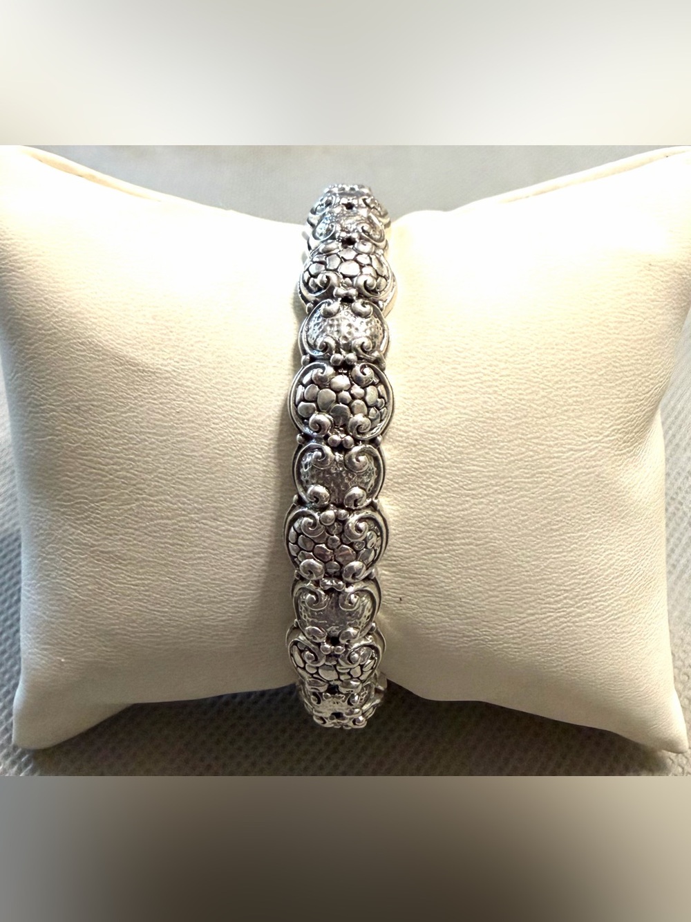 Sarda Sterling Silver Pebbled Swirl Hinged Cuff Bracelet